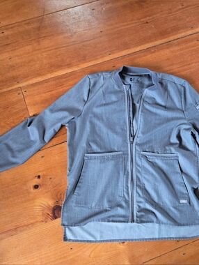 Figs Women’s Zip-Front Jacket in Dusty Blue
